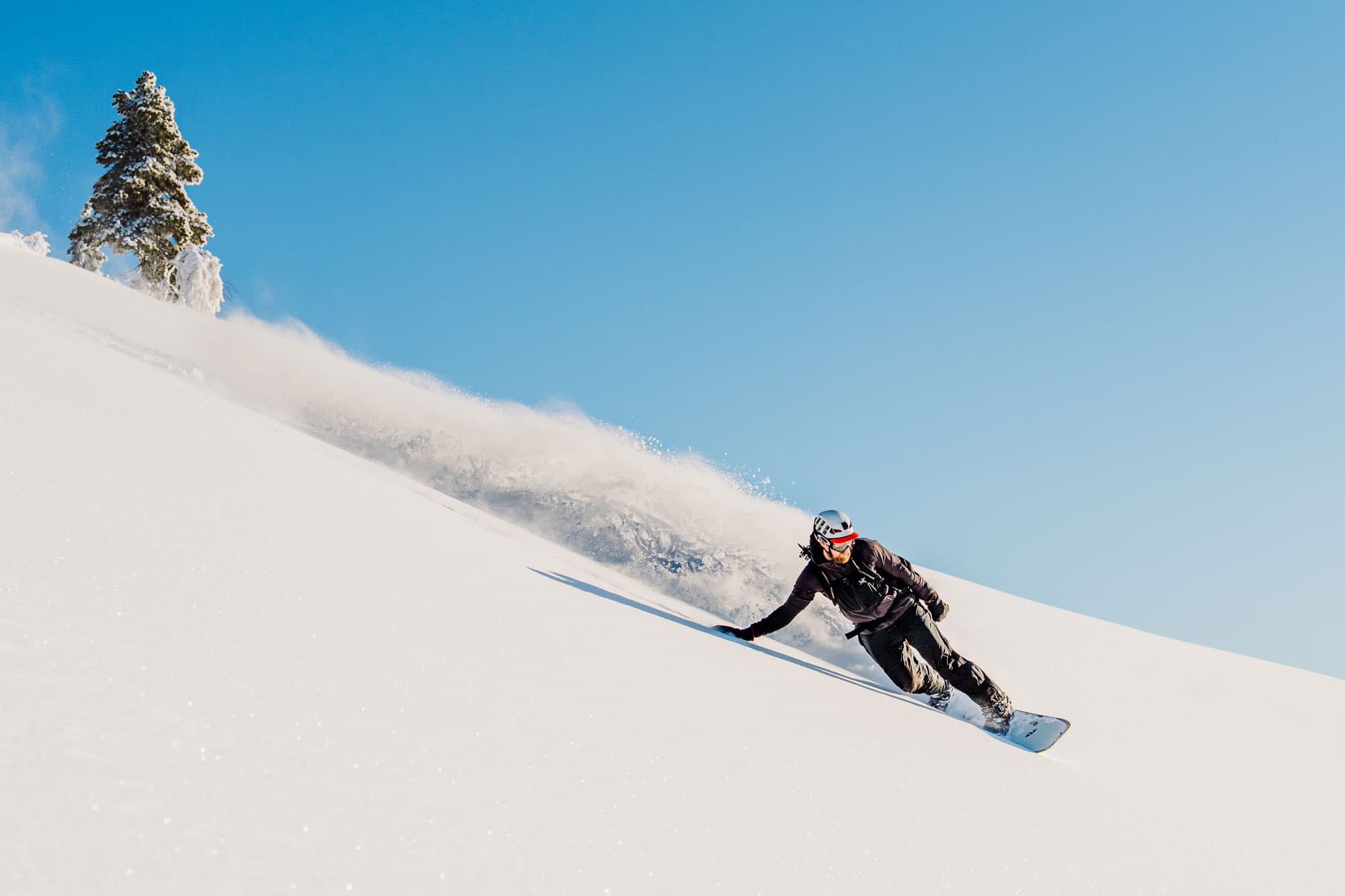 One snowboarding riding powder in Ylläs-Pallas National Park. Guided by Taneli Roininen, Janne Koivistoinen and Antte Lauhamaa.
